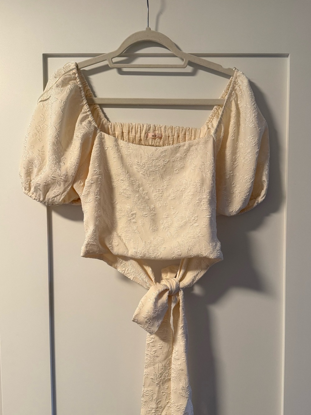 Mi ami cream textured puff sleeve tie back crop top | romantic cottage core
